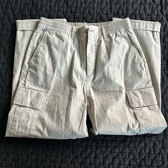 Off white rip stop cargo pants from Gap in size small - Picture 4 of 7
